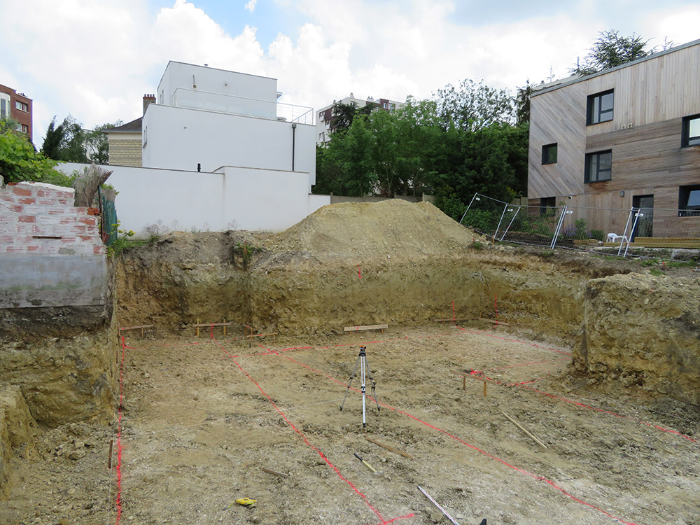 Construction sur terrain difficile : 2 maisons en triple limite de propriété